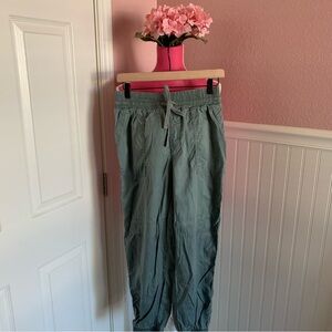 A new day Women’s Khaki Cargo Joggers with Drawstring Waist size Small